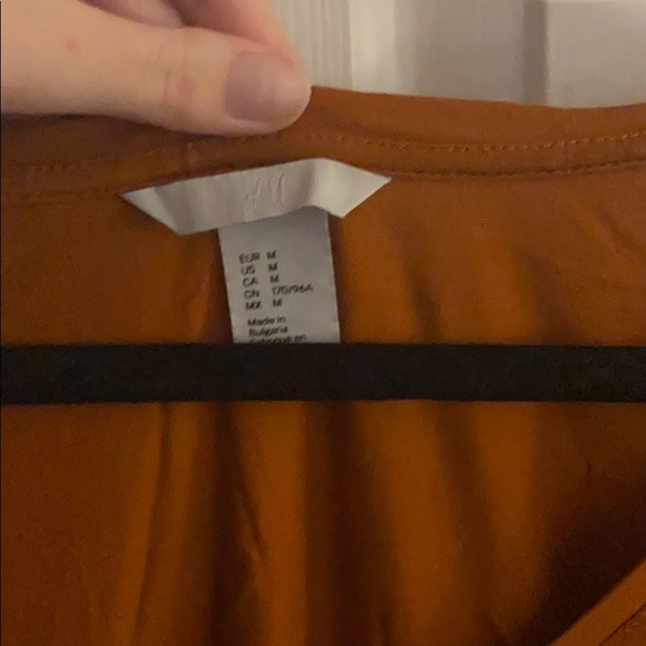 Rust colored T shirt - Picture 2 of 3